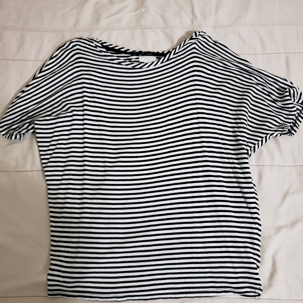 Short sleeve black and white striped top
